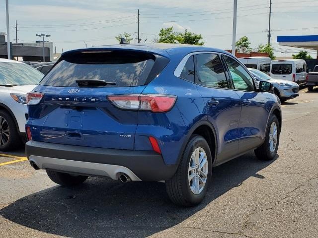 2022 ford escape se