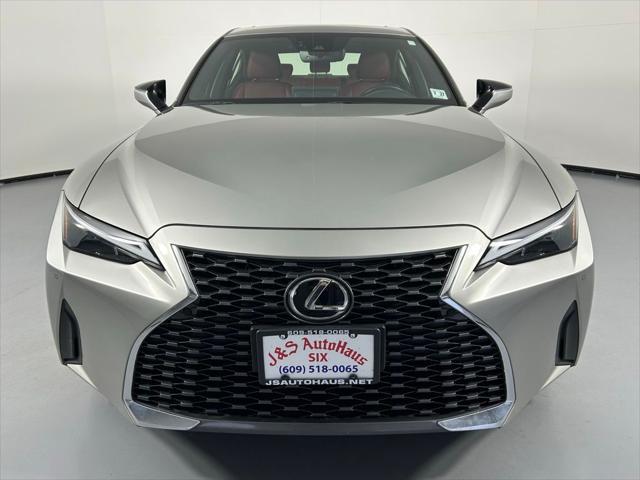2022 lexus is 300 base