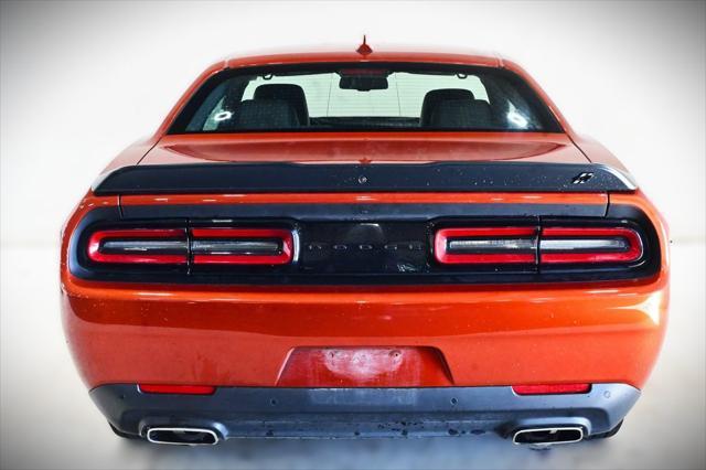 2022 dodge challenger sxt