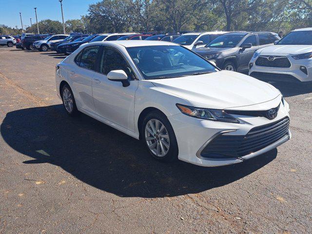 2022 toyota camry le