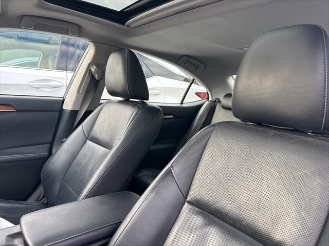 2014 lexus es 300h base