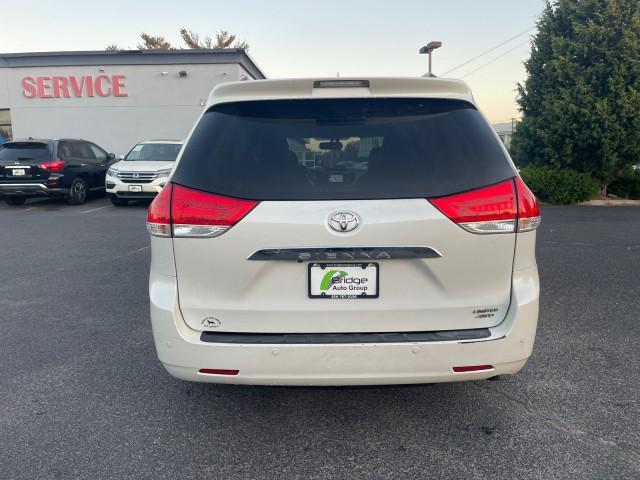 2012 toyota sienna limited