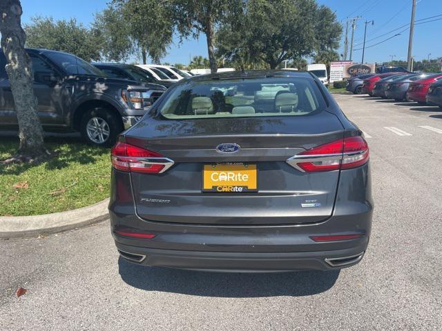 2020 ford fusion se