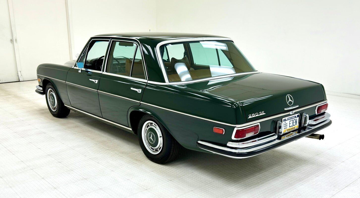 1970 mercedes-benz 200-series sedan
