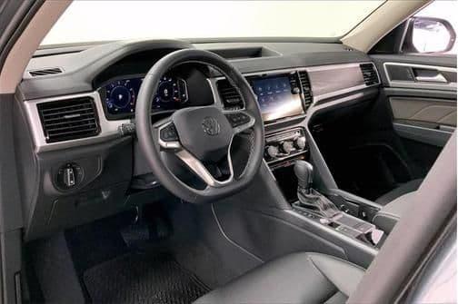2023 volkswagen atlas 3.6l se w/technology in indianapolis, indiana