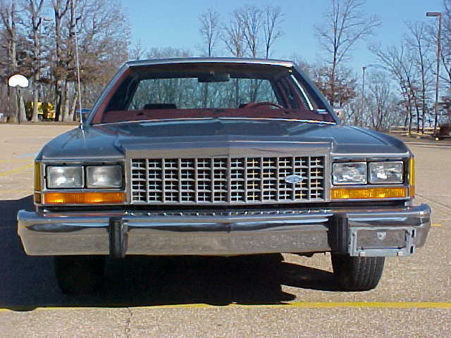 1985 ford crown victoria ltd " low miles" very nice clean car , no reserve