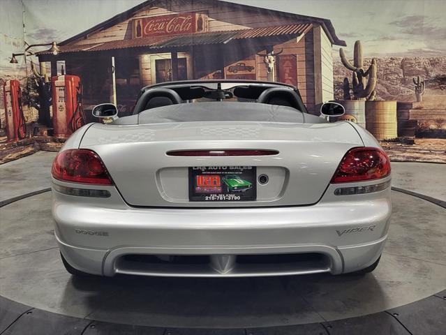 2005 dodge viper srt10