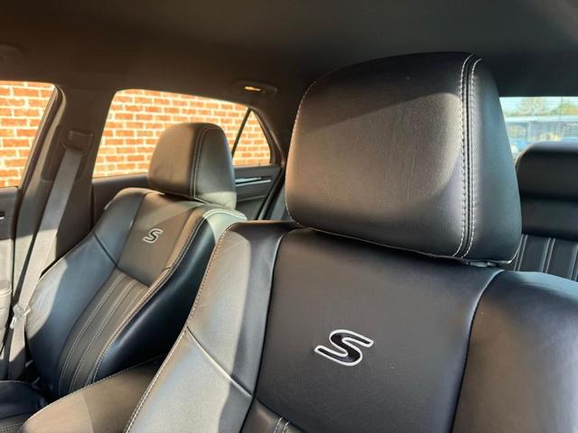 2019 chrysler 300 s