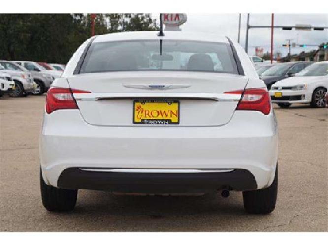 2014 chrysler white, 15k miles in tyler, tx