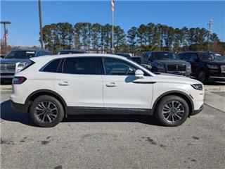 2023 Lincoln Nautilus standard
