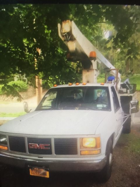 gmc3500hd bucket truck. runs and drives no problem