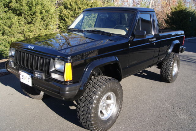 1990 jeep comanche base standard cab pickup 2-door 4.0l black/tan