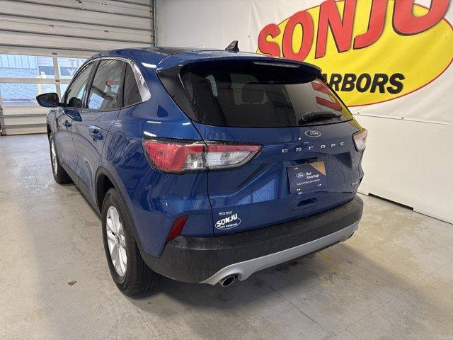 2022 ford escape se