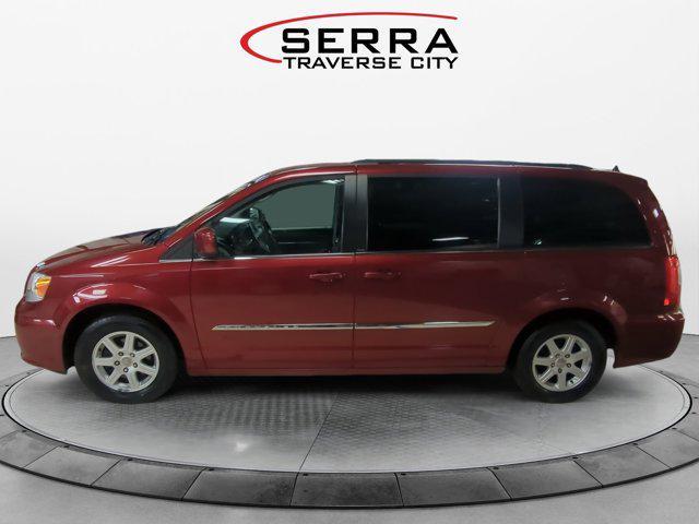 2011 chrysler town & country touring