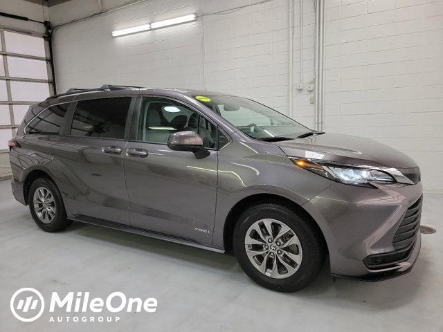 2021 toyota sienna le