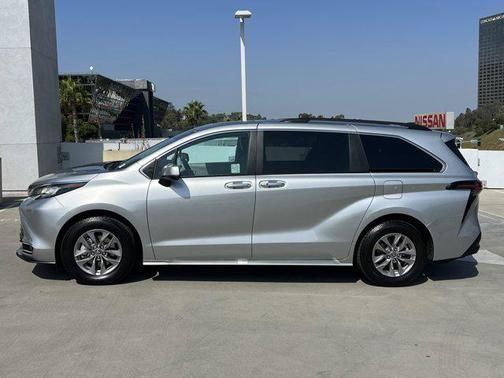 2023 toyota sienna