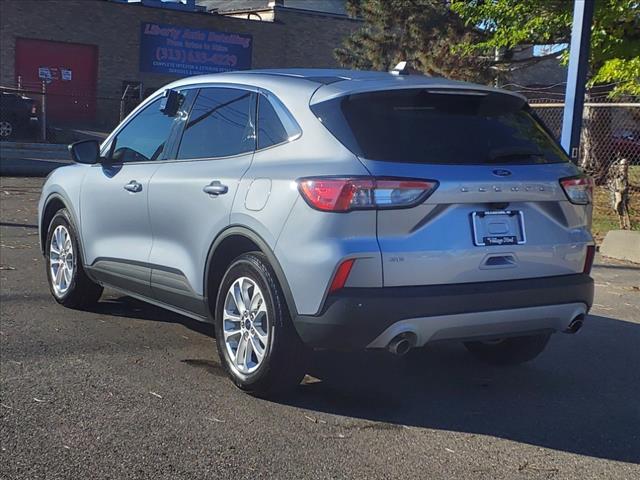 2022 ford escape se