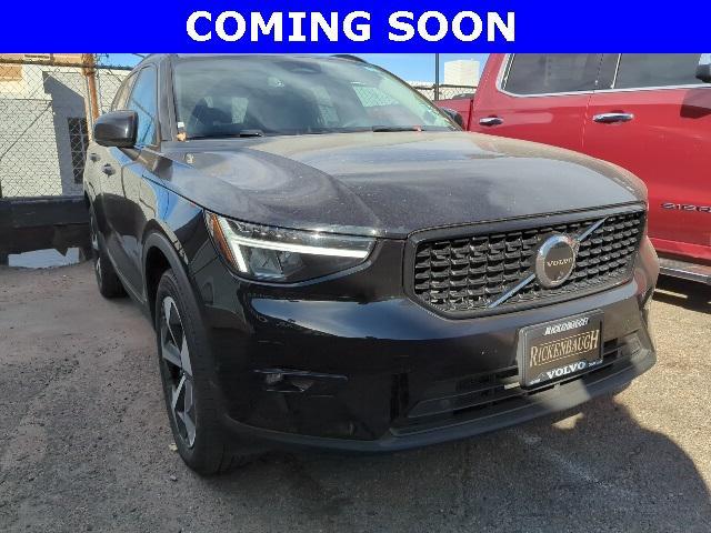 2024 volvo xc40 b5 plus dark theme
