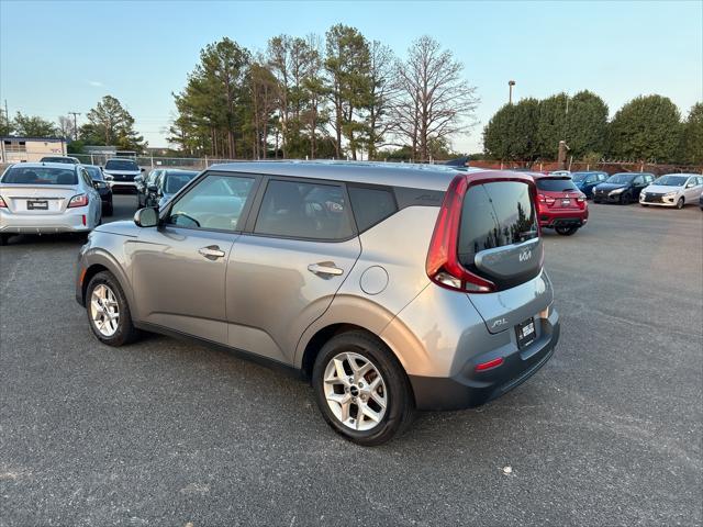 2022 kia soul lx