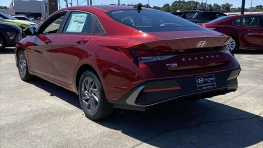 new 2024 hyundai elantra sel ivt