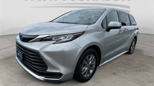 2022 toyota sienna le 8-passenger