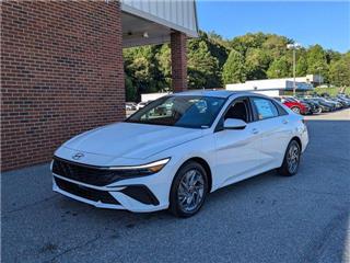 2024 Hyundai Elantra blue