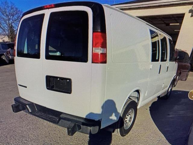 2022 chevrolet express 2500 work van