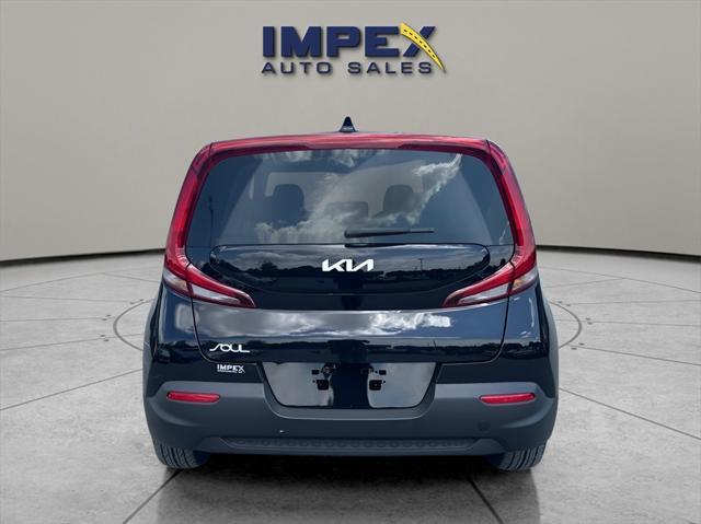 2022 kia soul lx
