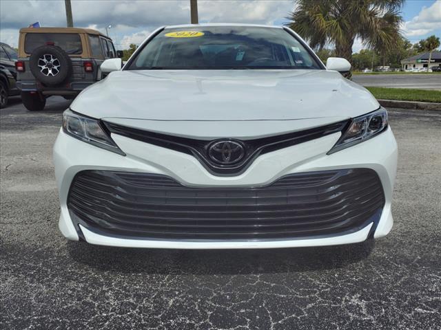 2020 toyota camry le