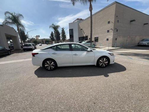 2022 nissan altima