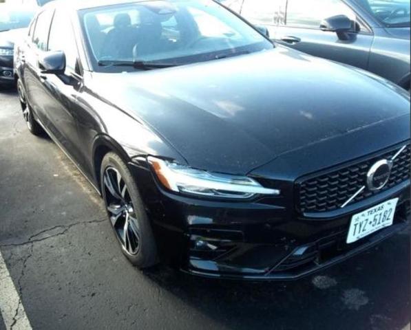 2024 volvo s60 b5 plus dark theme