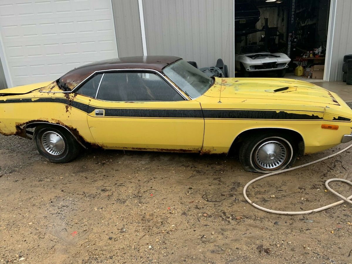 1972 plymouth barracuda 2d hard top oringial paint motor