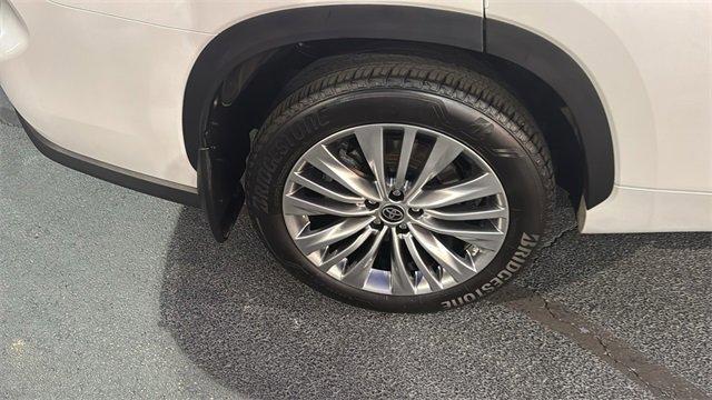 2023 toyota highlander platinum