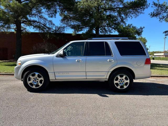 2011 lincoln navigator base