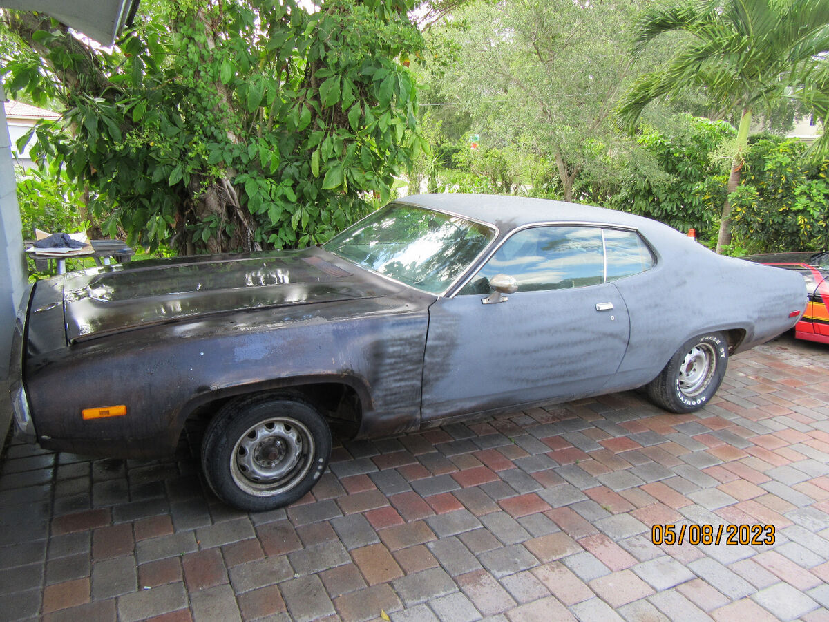 1972 make offer ! nice body runs , roadrunner gtx cuda challenger mopar