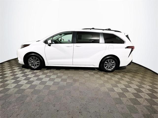 2022 toyota sienna le