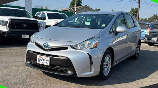 2017 Toyota Prius v (+)