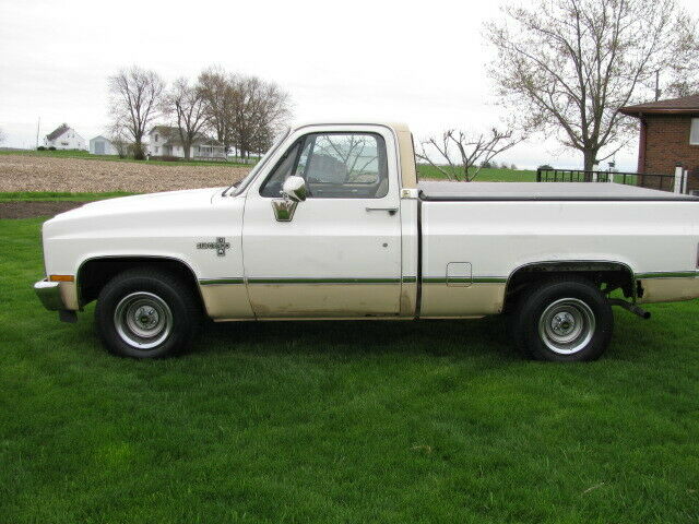 1985 chevy c10 truck short box silverado - no reserve auction- price reduce
