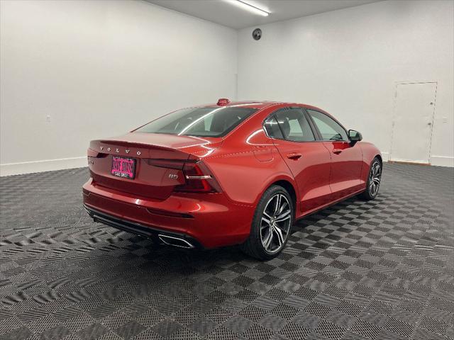 2022 volvo s60 t5 r-design