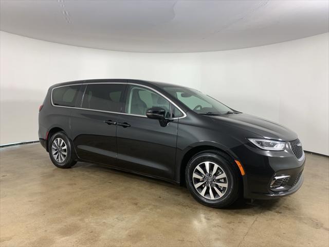 2022 chrysler pacifica hybrid touring l