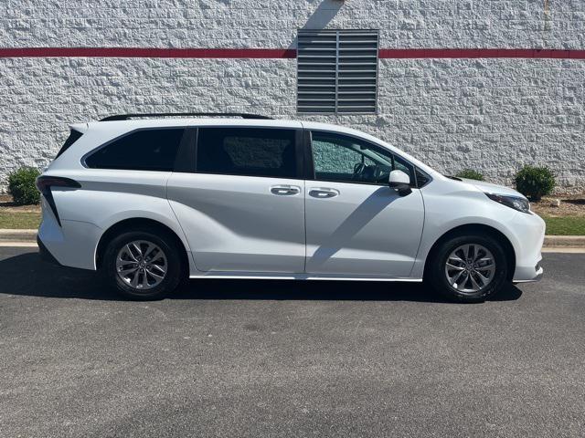 2023 toyota sienna xle 8 passenger