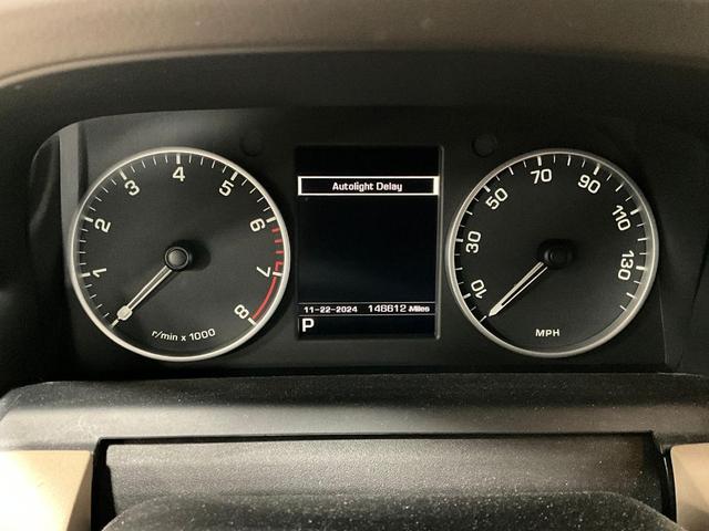 2016 land rover lr4 base