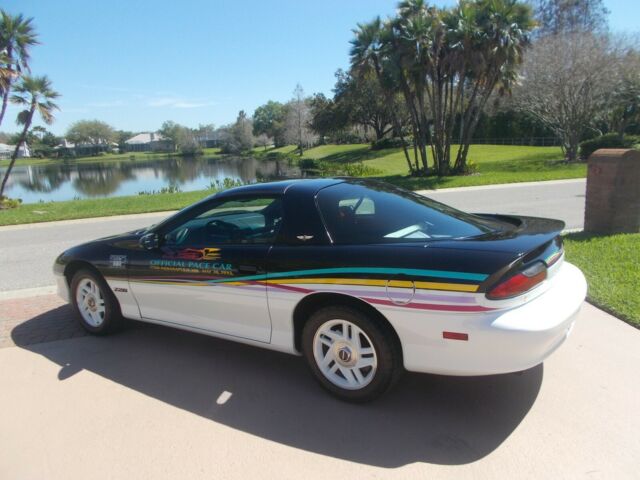 1993 camaro z-28 indy 500 pace car 6,938 miles just like brand spanking new