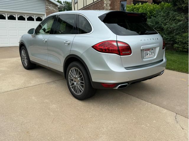 2011 porsche cayenne base