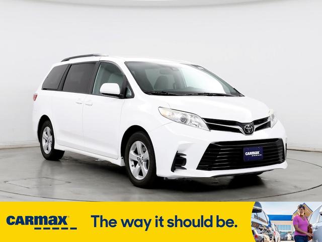 2019 toyota sienna le