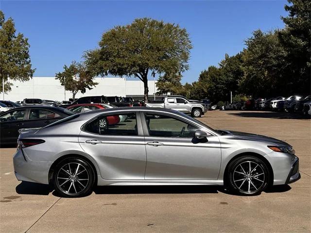 2024 toyota camry se