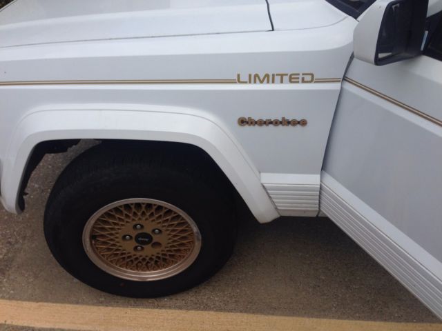 jeep cherokee limited edition ( gold wheels, gold trim)