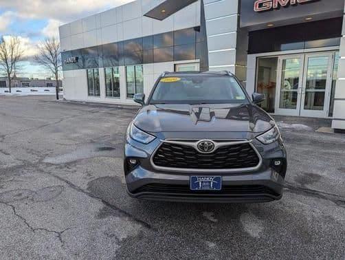 2020 toyota highlander xle in saint albans, vermont