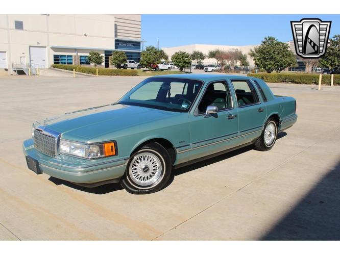 1994 lincoln town car in o'fallon, illinois