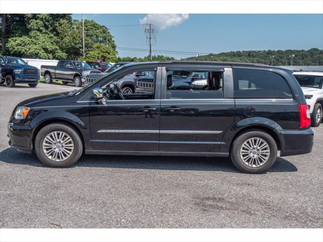 2014 chrysler town & country touring-l
